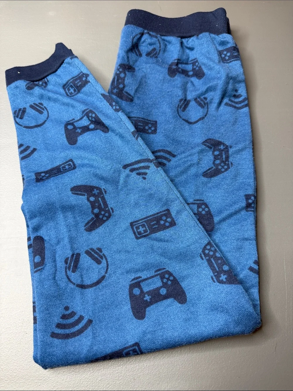 Kid’s 3-piece Lounge Set - Blue/video games . Size: 7-8. Like new